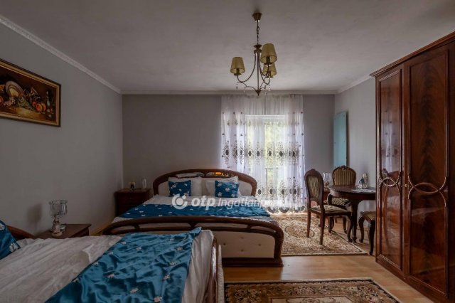 Eladó családi ház, Zalakaroson 90 M Ft, 5 szobás