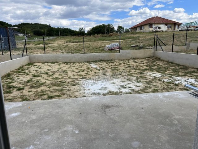 Eladó ikerház, Őrbottyánban 74.5 M Ft, 4 szobás