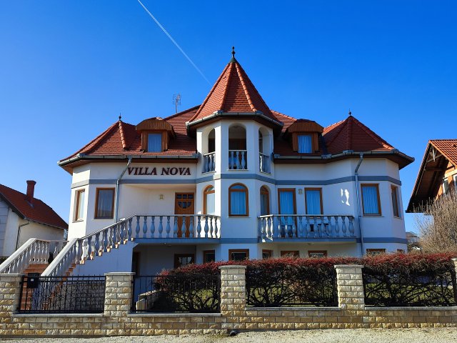 Eladó hotel, Hévízen 327.8 M Ft, 12+2 szobás