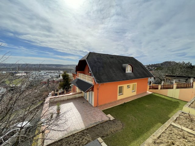 Eladó családi ház, Budaörsön 295 M Ft, 6 szobás