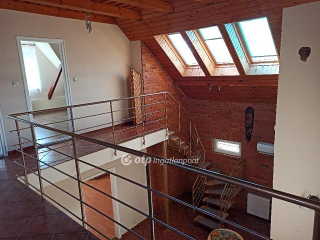 Eladó családi ház, Százhalombattán 114 M Ft, 6 szobás