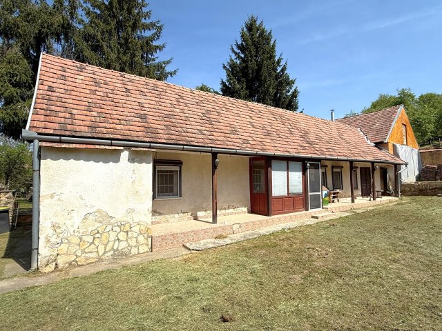 Eladó családi ház, Komlón 18.9 M Ft, 3 szobás