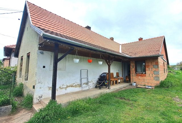 Eladó családi ház, Csákváron 29.9 M Ft, 5+1 szobás