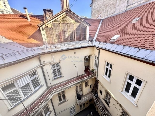 Eladó téglalakás, Budapesten, V. kerületben 93.5 M Ft, 1 szobás