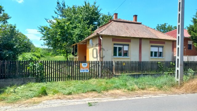 Eladó családi ház, Tiszadadán 8.5 M Ft, 2 szobás