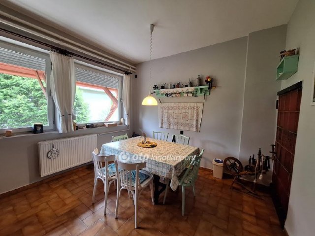 Eladó családi ház, Alsóörsön 139.7 M Ft, 5 szobás