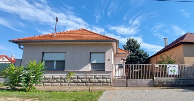 Eladó családi ház, Vecsésen 179 M Ft, 5+1 szobás