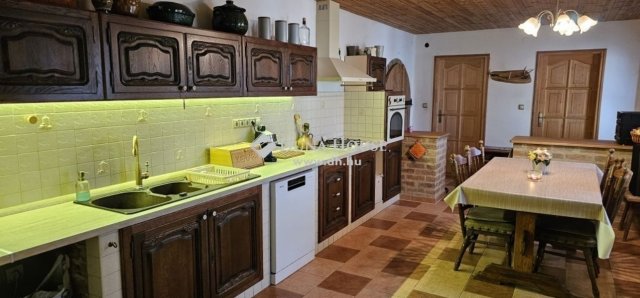 Eladó családi ház, Egerágon 179.99 M Ft, 5 szobás