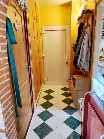Eladó panellakás, Egerben 38 M Ft, 3 szobás
