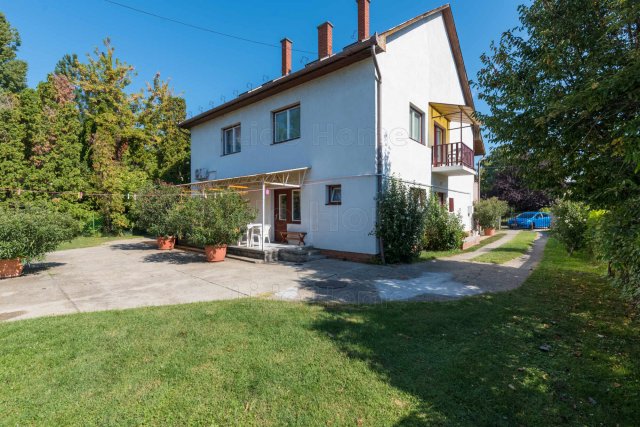 Eladó családi ház, Balatonföldváron 89 M Ft, 17 szobás