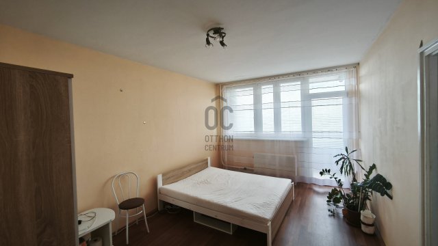 Eladó panellakás, Debrecenben 38.9 M Ft, 2 szobás