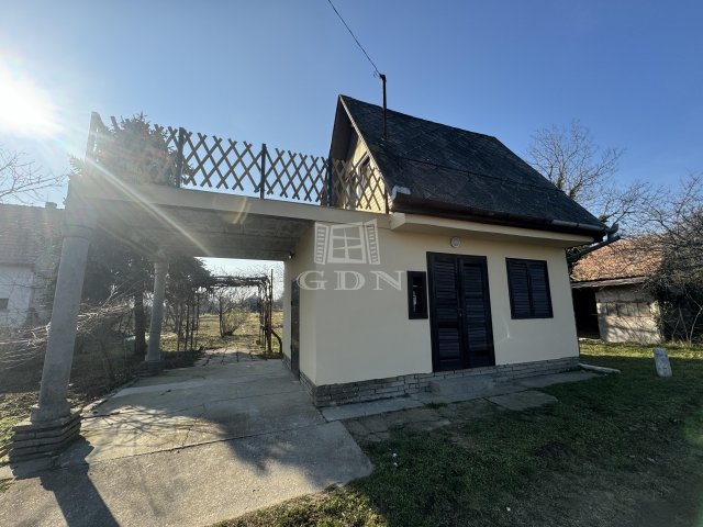 Eladó nyaraló, Mohácson 8.5 M Ft, 2 szobás