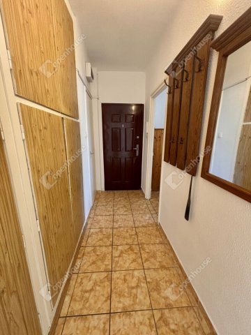 Eladó panellakás, Oroszlányban 28.5 M Ft, 2 szobás