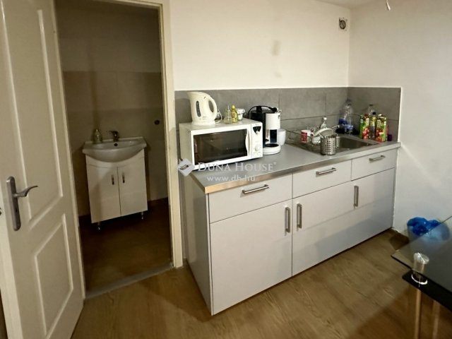 Kiadó üzlethelyiség, Budapesten, VI. kerületben 450 E Ft / hó