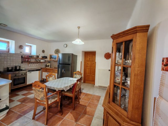 Eladó családi ház, Csabdiban 149.9 M Ft, 4+1 szobás