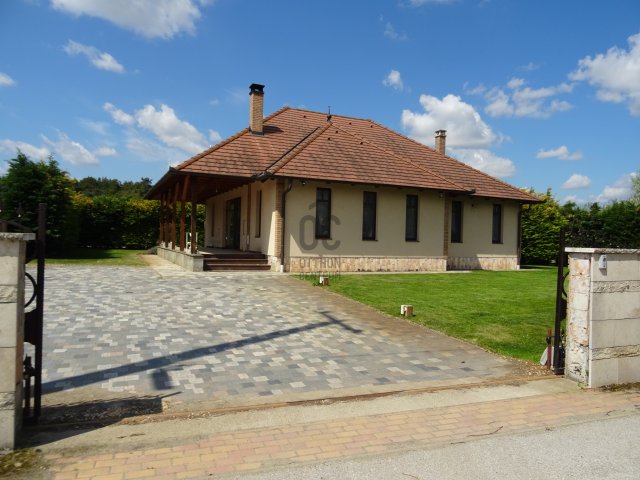 Eladó iroda, Nyírpazonyon 155 M Ft, 4 szobás