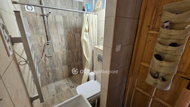 Eladó nyaraló, Ostoroson 40 M Ft, 2 szobás / költözzbe.hu