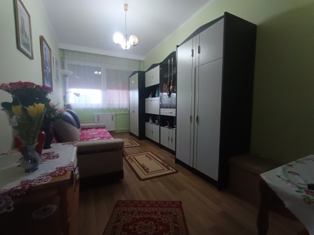 Eladó téglalakás, Komlón, Függetlenség utcában 22.5 M Ft
