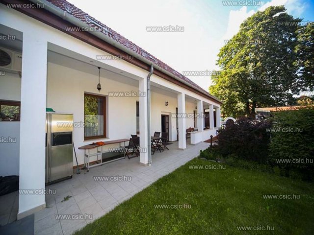 Eladó családi ház, Solymáron 350 M Ft, 8 szobás