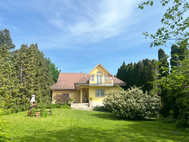 Eladó családi ház, Leányfaluban 299.9 M Ft, 6 szobás