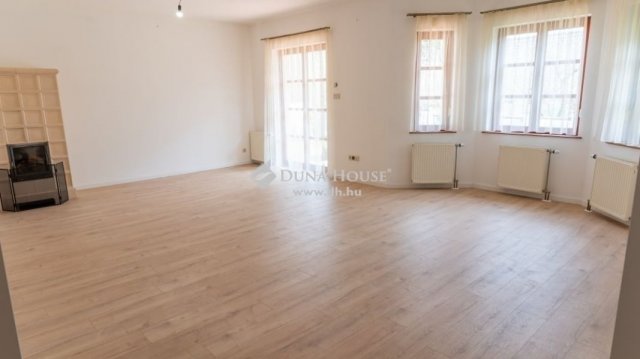 Eladó családi ház, Csobánkán 140 M Ft, 5 szobás