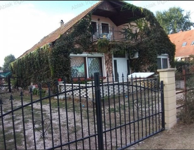 Eladó családi ház, Táborfalván 99 M Ft, 6 szobás