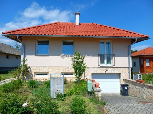 Eladó családi ház, Veszprémben 129.9 M Ft, 4 szobás