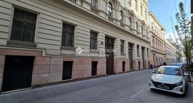 Eladó téglalakás, Budapesten, V. kerületben 77.5 M Ft, 1 szobás