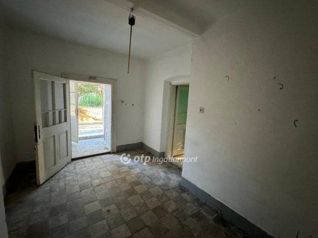 Eladó családi ház, Egyeken 3.5 M Ft, 3 szobás