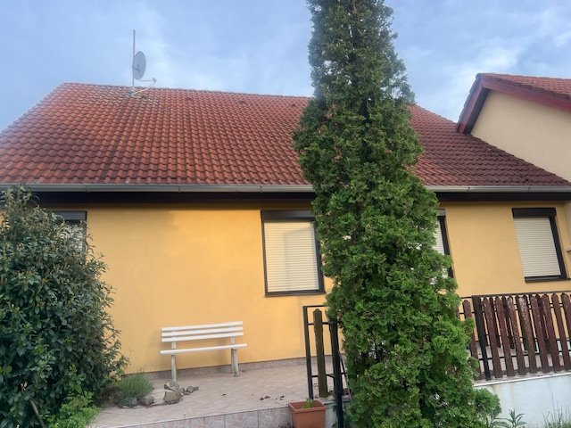 Kiadó családi ház, albérlet, Komlón 150 E Ft / hó, 4 szobás