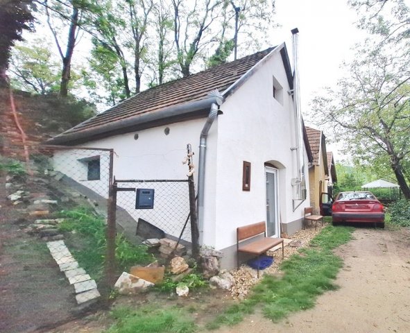 Eladó családi ház, Kesztölcön 22 M Ft, 2 szobás