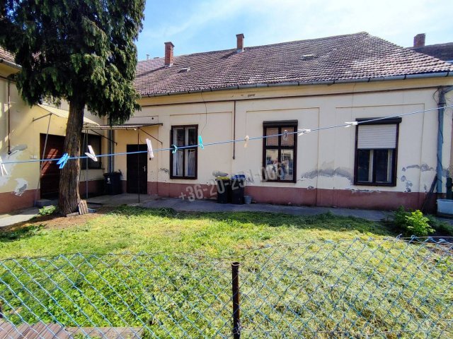 Eladó téglalakás, Mohácson 12 M Ft, 2 szobás