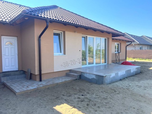 Eladó családi ház, Fóton 125.5 M Ft, 5 szobás