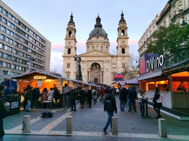 Kiadó téglalakás, albérlet, Budapesten, V. kerületben, 3 szobás