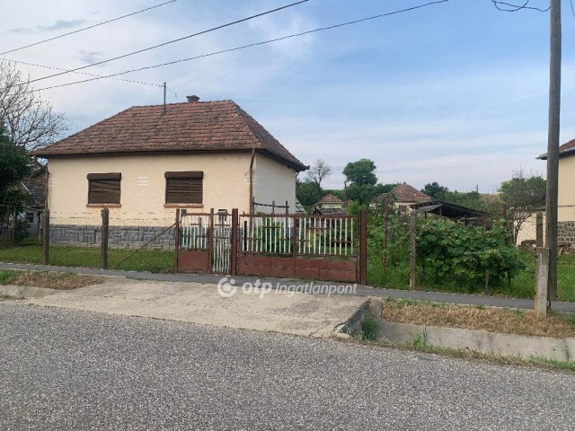Eladó családi ház, Pétervásárán 9.5 M Ft, 2+1 szobás