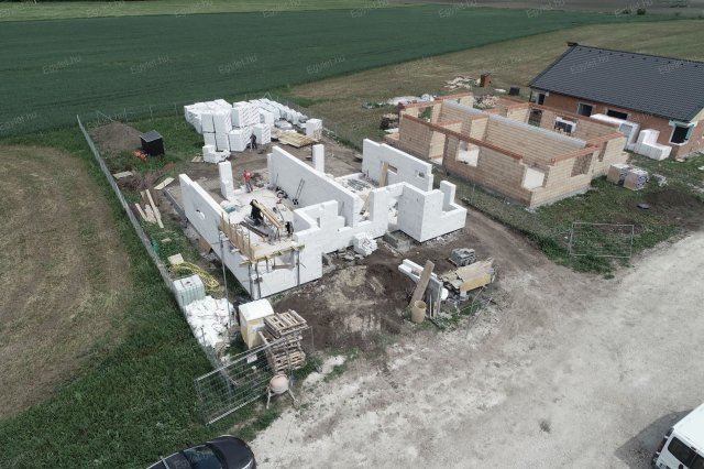 Eladó ikerház, Tárnokon 99.4 M Ft, 5 szobás