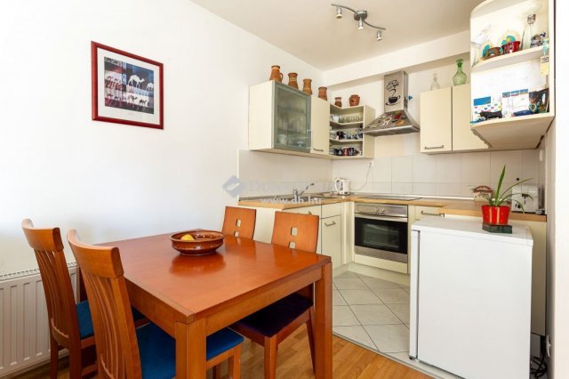 Eladó téglalakás, Budapesten, VI. kerületben 99 M Ft, 3 szobás