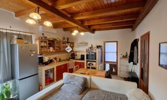 Eladó családi ház, Felsőpakonyban 91.9 M Ft, 9 szobás