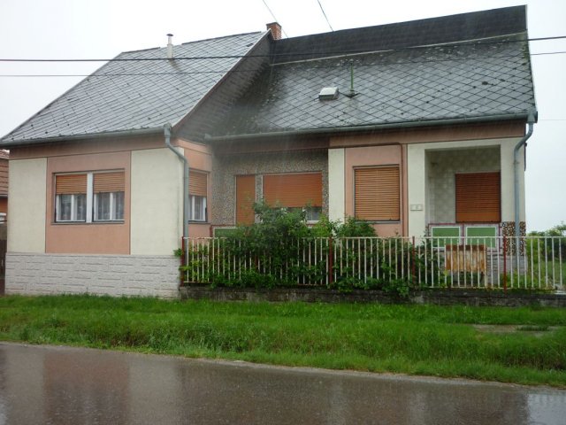 Eladó családi ház, Boldogon 32 M Ft, 3 szobás