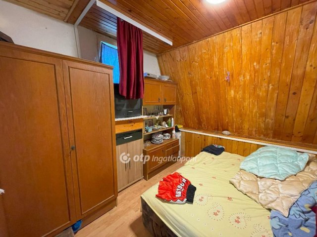 Eladó családi ház, Komlón 33 M Ft, 1+1 szobás