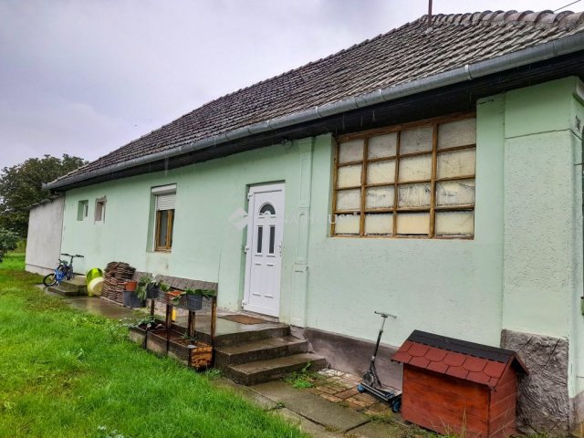 Eladó családi ház, Zsámbokon 32.5 M Ft, 4 szobás