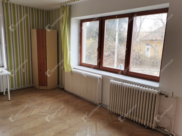 Eladó családi ház, Ácson 50 M Ft, 7 szobás