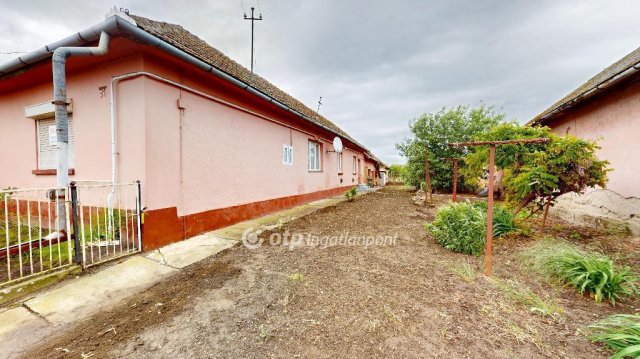 Eladó családi ház, Bujon 20 M Ft, 2+2 szobás