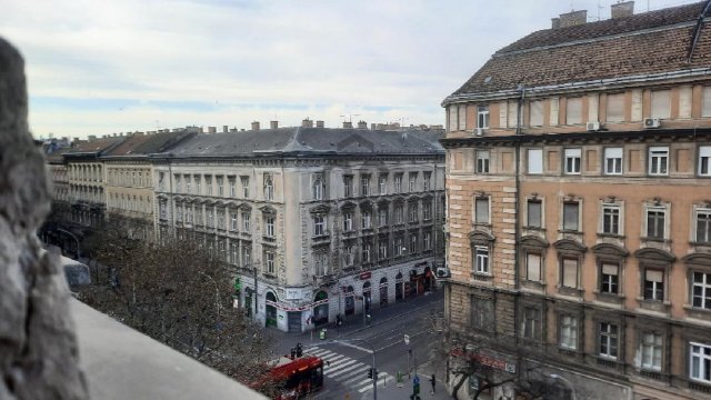 Eladó téglalakás, Budapesten, VI. kerületben 79.8 M Ft, 2 szobás