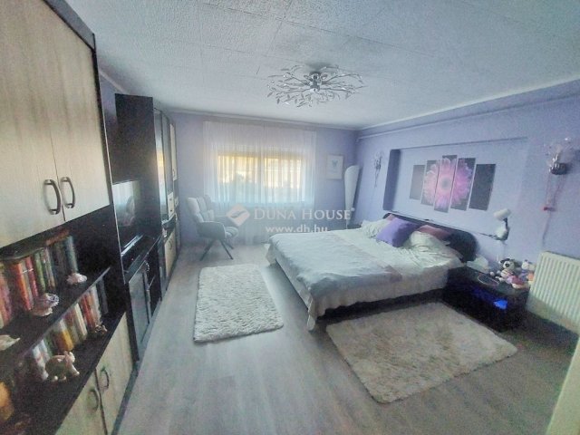 Eladó családi ház, Kerepesen 72.99 M Ft, 1 szobás
