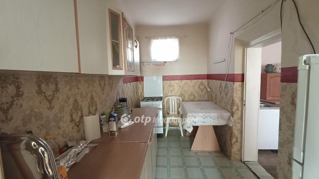 Eladó családi ház, Jászfényszarun 33.5 M Ft, 3 szobás