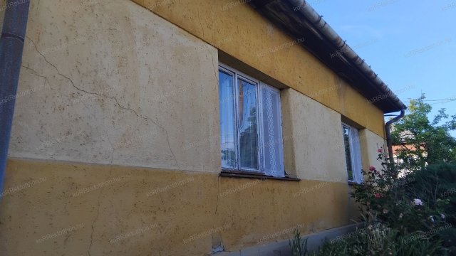 Eladó családi ház, Jászladányon 4.5 M Ft, 2 szobás