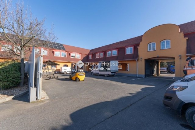 Eladó iroda, Tatán 395 M Ft / költözzbe.hu