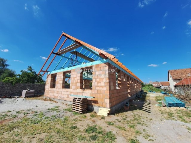 Eladó ikerház, Monoron 86.6 M Ft, 5 szobás / költözzbe.hu