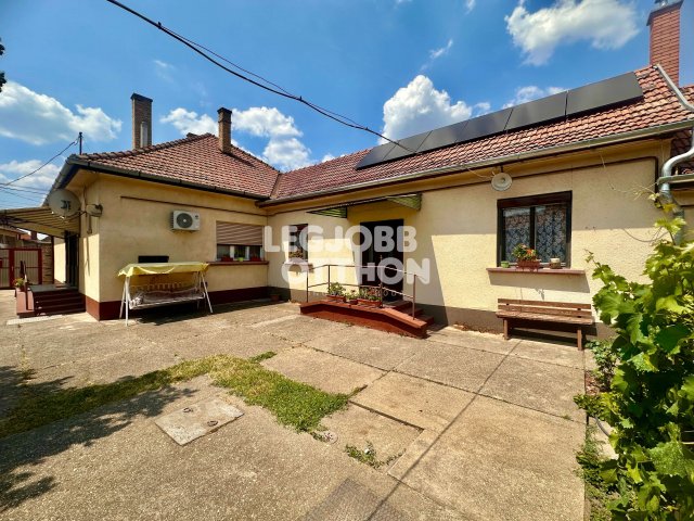 Eladó családi ház, Cegléden 74 M Ft, 5 szobás